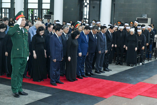Người dân Thủ đô xúc động vào viếng Tổng Bí thư Nguyễn Phú Trọng tại Nhà tang lễ Quốc gia