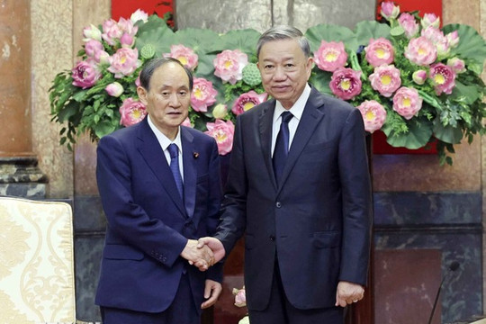 Chủ tịch nước Tô Lâm tiếp Đặc phái viên của Thủ tướng Nhật Bản, nguyên Thủ tướng Suga Yoshihide