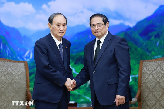 Thủ tướng Phạm Minh Chính tiếp Đặc phái viên của Thủ tướng Nhật Bản, nguyên Thủ tướng Nhật Bản Yoshihide Suga