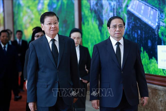 Thủ tướng Phạm Minh Chính gặp Tổng Bí thư, Chủ tịch nước Lào Thongloun Sisoulith