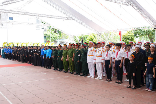 Đông đảo cán bộ và các tầng lớp nhân dân dự Lễ truy điệu Tổng Bí thư Nguyễn Phú Trọng tại thôn Lại Đà