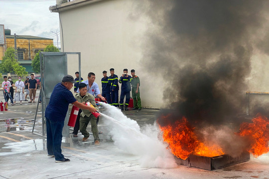 Hàng nghìn người dân huyện Gia Lâm tập huấn phòng cháy