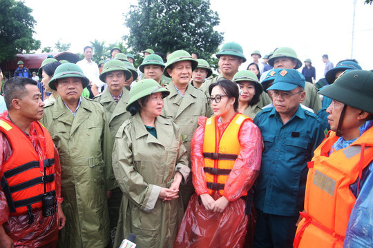 Bí thư Thành ủy Hà Nội Bùi Thị Minh Hoài: Bảo đảm an toàn tính mạng, sức khỏe, tài sản của người dân vùng mưa lũ