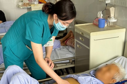 Men gan tăng cao, ứ mật do uống thuốc không rõ nguồn gốc