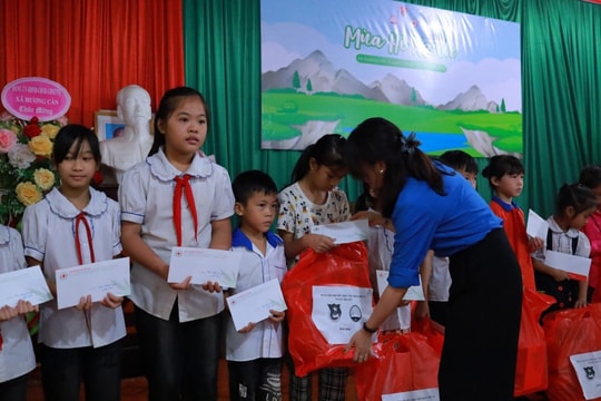 Mang mùa hè xanh đến xã khó khăn của tỉnh Phú Thọ