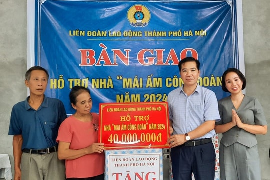 Huyện Ứng Hòa: Bàn giao Mái ấm Công đoàn cho gia đình đoàn viên