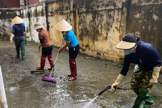 Vùng lũ Hà Nội tập trung tổng vệ sinh môi trường