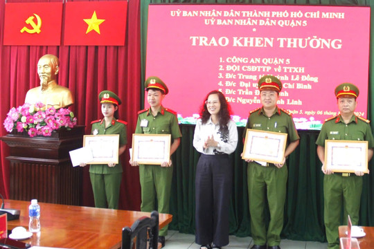 Khen thưởng tập thể, cá nhân có thành tích triệt xóa nhóm móc túi