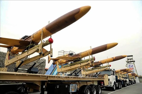 Iran yêu cầu các hãng hàng không tránh không phận, Ai cập và Anh phát cảnh báo
