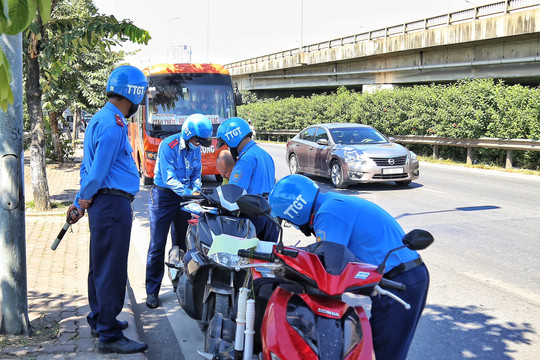 Hà Nội: Xử phạt hơn 9.900 trường hợp vi phạm trật tự an toàn giao thông