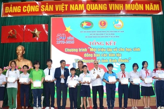 TP Hồ Chí Minh: Trao học bổng trước thềm năm học mới