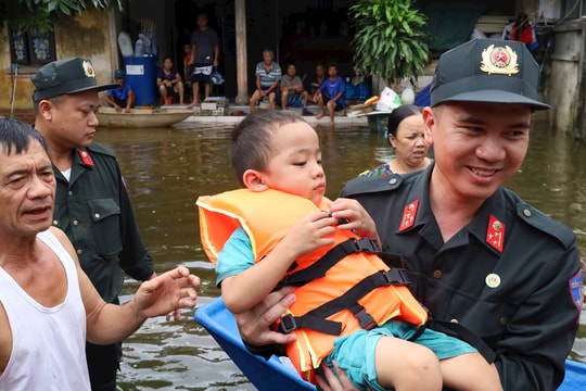 Chủ tịch UBND thành phố Hà Nội chỉ đạo tập trung ứng phó mưa lũ, sạt lở đất