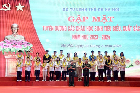 Tuyên dương 128 học sinh con cán bộ, chiến sĩ Bộ Tư lệnh Thủ đô