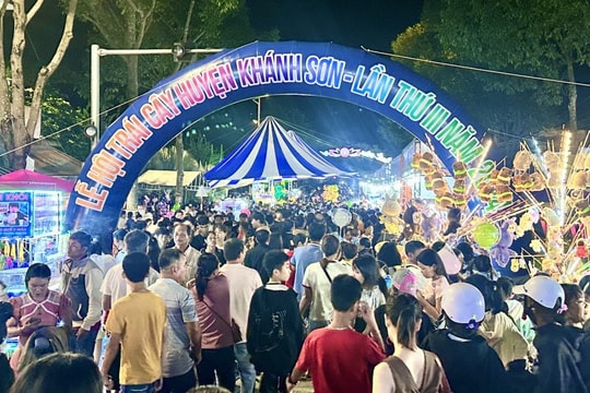 Hơn 18.000 lượt khách đến với Lễ hội trái cây Khánh Sơn năm 2024