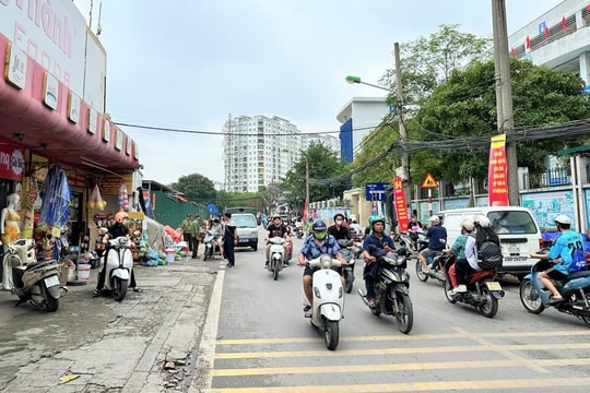 Phường Mai Động kiểm tra, xử lý vi phạm trật tự đô thị