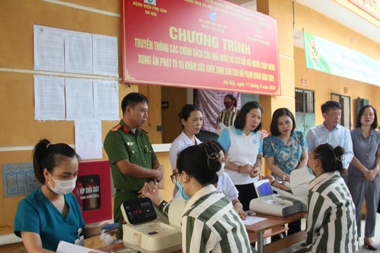 Khám sức khỏe, truyền thông chính sách pháp luật đến 300 nữ phạm nhân