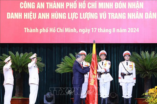 Trao tặng danh hiệu Anh hùng Lực lượng vũ trang nhân dân cho Công an thành phố Hồ Chí Minh