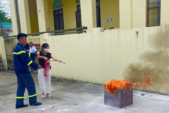 Công an huyện Mỹ Đức tập huấn phòng cháy cho các hộ kinh doanh