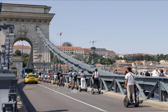 Hungary bảo vệ chương trình cấp thị thực dài hạn cho công dân Nga và Belarus