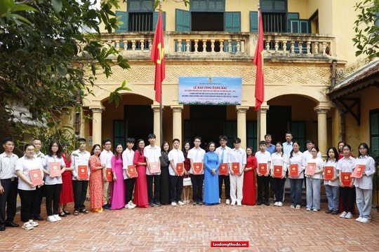 Con CNVCLĐ quận Hà Đông đạt thành tích cao trong học tập báo công dâng Bác