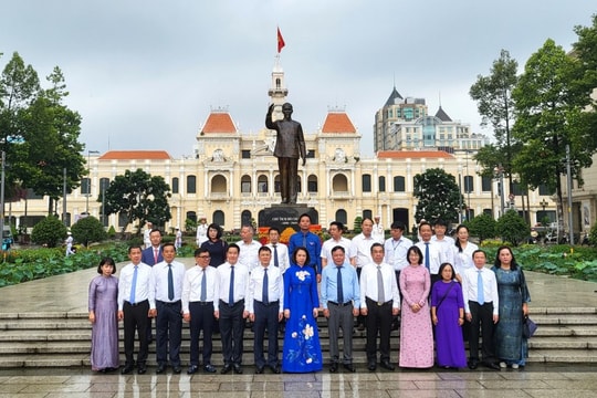 Chương trình “Những ngày Hà Nội tại TP Hồ Chí Minh\" Đoàn lãnh đạo TP Hà Nội và TP Hồ Chí Minh dâng hương, hoa tưởng nhớ, tri ân bậc tiền nhân