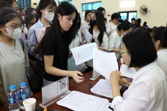 Trường Đại học Thủ đô Hà Nội đón tân sinh viên