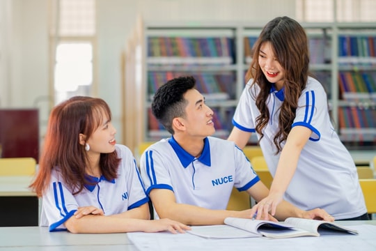Nhiều trường đại học tăng học phí "chóng mặt"