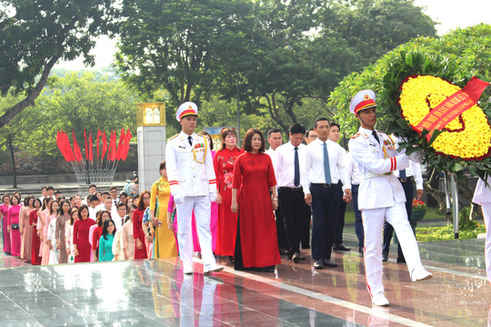 70 đảng viên mới Đảng ủy Khối các cơ quan thành phố báo công dâng Bác