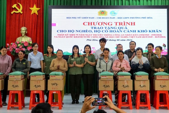 Công an tỉnh Bình Dương trao nhiều suất quà tới gia đình khó khăn