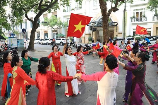 Rộn ràng ca hát trong ngày Quốc khánh 2-9