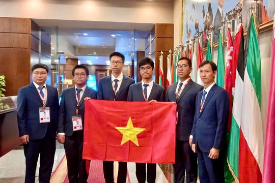 Học sinh Việt Nam giành thành tích xuất sắc tại Olympic Tin học quốc tế