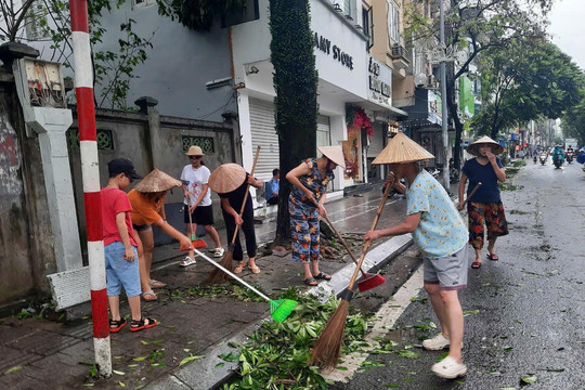 Mặt trận Thủ đô cùng nhân dân khắc phục hậu quả mưa bão