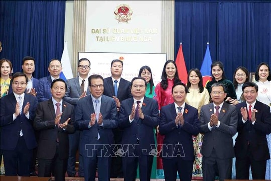 Chủ tịch Quốc hội Trần Thanh Mẫn gặp gỡ cộng đồng người Việt Nam tại Liên bang Nga
