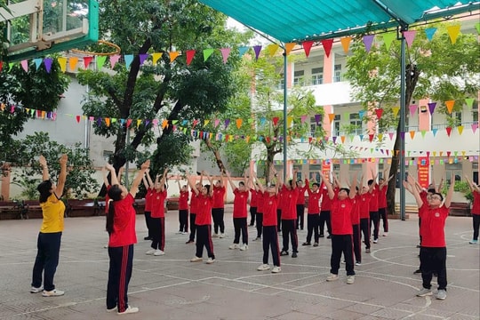 Trường học Hà Nội: Vừa dạy học, vừa khắc phục hậu quả bão