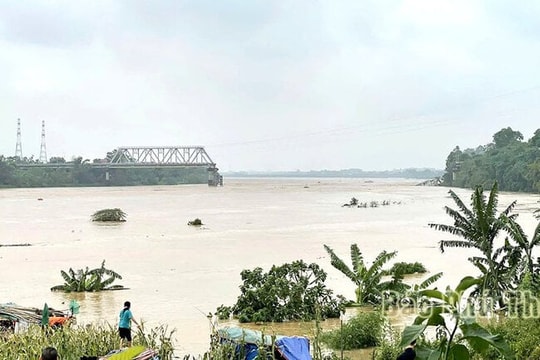 Thủ tướng chỉ đạo tập trung khắc phục sự cố sập cầu Phong Châu, ứng phó, khắc phục hậu quả mưa lũ, sạt lở