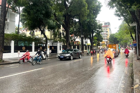 Hà Nội nhiều mây, có lúc có mưa rào và dông