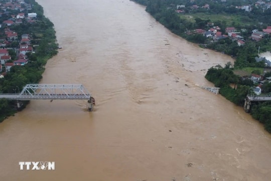 Vụ sập cầu Phong Châu, tỉnh Phú Thọ: Triển khai nhiều giải pháp cứu hộ, cứu nạn