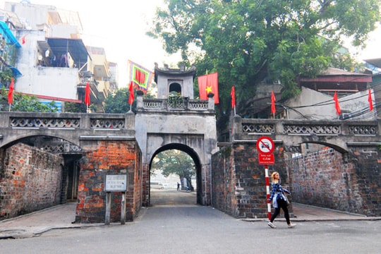 Trưng bày tài liệu lưu trữ “Hà Nội và những Cửa Ô”