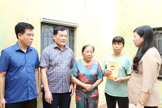 MTTQ Việt Nam TP Hà Nội thăm, động viên các hộ dân bị ảnh hưởng bởi bão số 3