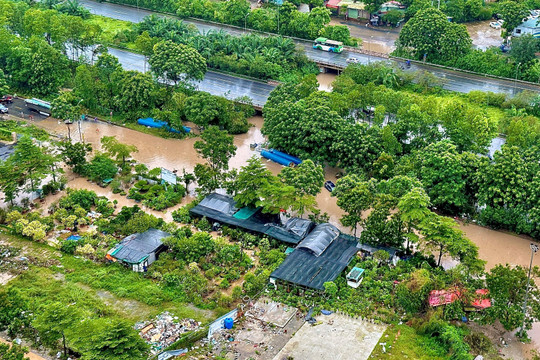 Hà Nội: Cấm phương tiện đi đường gom Đại lộ Thăng Long do ngập úng