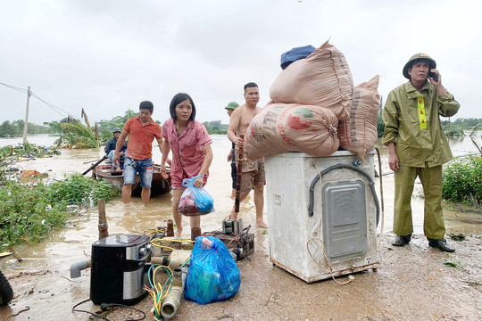 Mê Linh di dời người và tài sản tại các bãi sông đến nơi an toàn