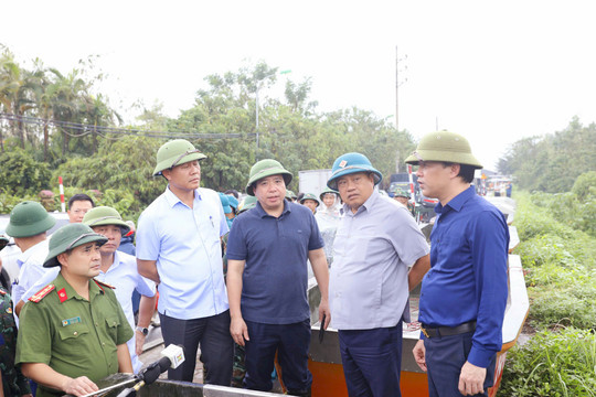 Chủ tịch UBND thành phố Hà Nội: Huy động tổng lực, quyết tâm bảo đảm người dân được an toàn