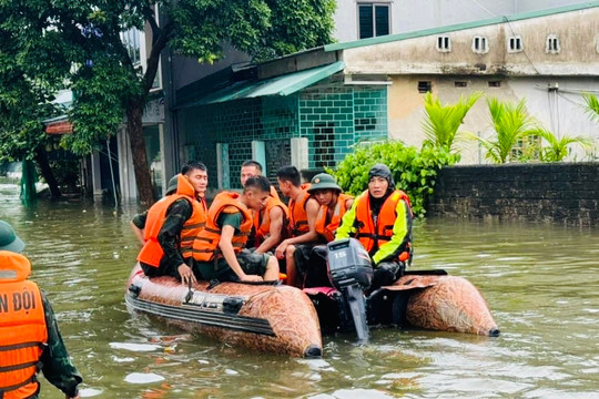 Đội phản ứng nhanh Xuồng hơi cứu hộ của thanh niên Hà Nội hỗ trợ các tỉnh bị ảnh hưởng bão số 3