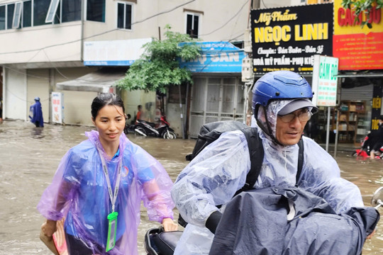 Vận hành bơm tiêu hạ thấp mực nước sông Nhuệ