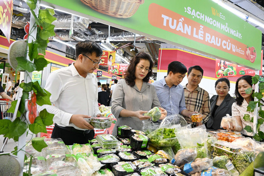 Bộ Công Thương: Điều tiết hàng hóa từ các tỉnh tới vùng ngập lụt khi cần