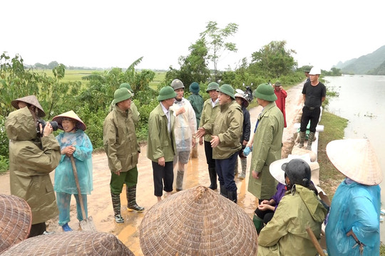 Trung tướng Nguyễn Hải Trung kiểm tra công tác khắc phục hậu quả thiên tai tại Mỹ Đức