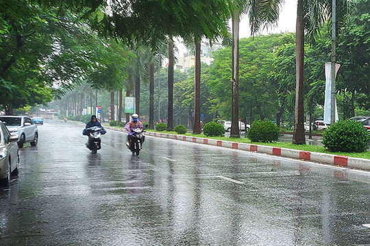 Hà Nội có mưa, mưa vừa; sau có lúc có mưa rào và dông