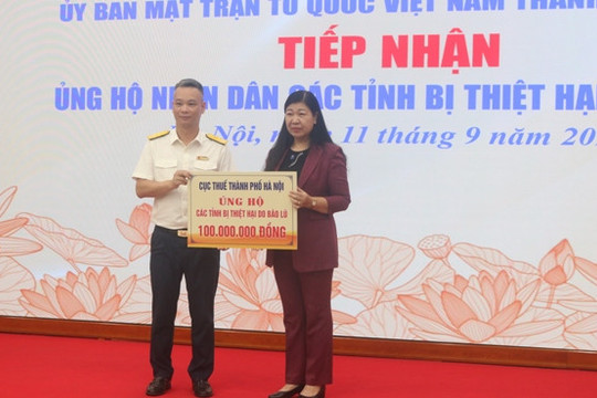 Cục Thuế thành phố Hà Nội ủng hộ đồng bào bị thiệt hại do bão số 3