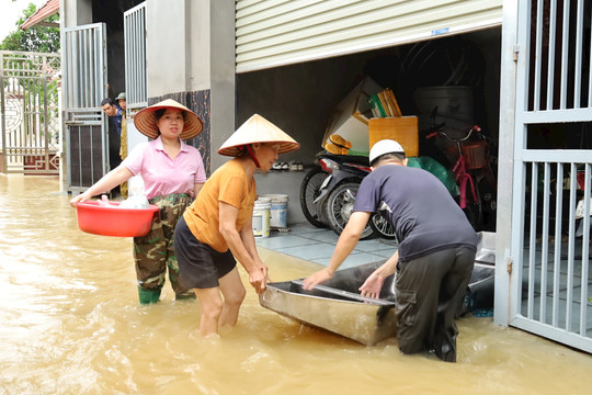 Lũ sông Bùi rút chậm, Chương Mỹ còn úng ngập 8-10 ngày tới