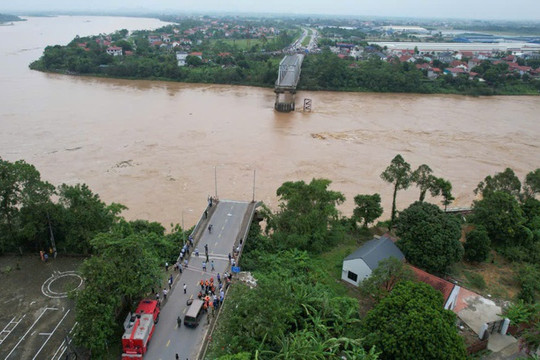 Thủ tướng chỉ đạo khẩn trương xây dựng cầu Phong Châu mới